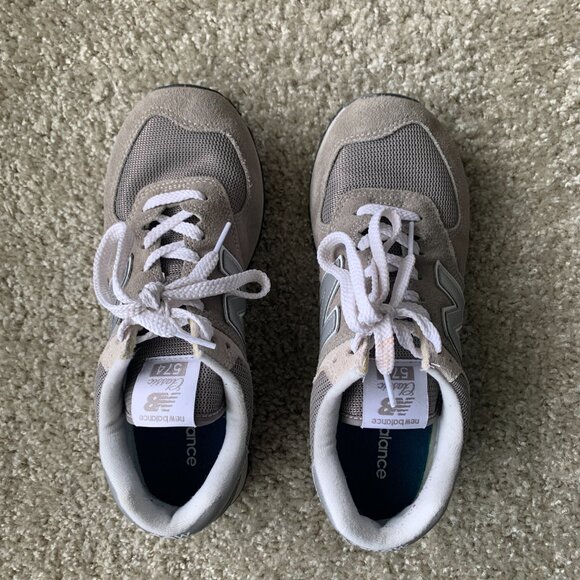 New Balance Classics 574 Core Sneakers in Grey/White, Size 9 Womens - Picture 2 of 6